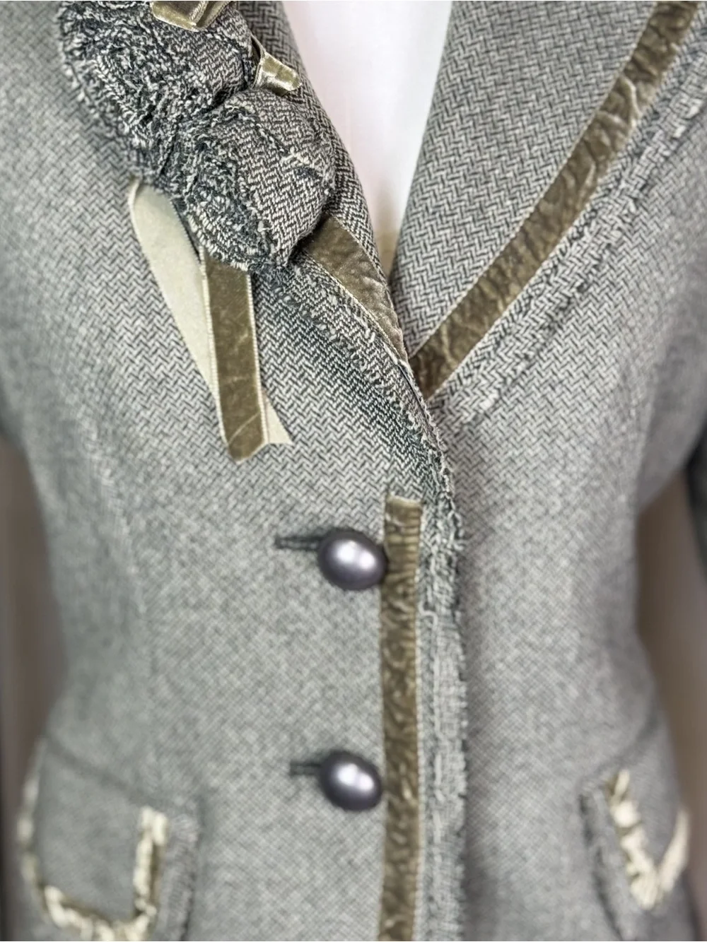 Banana Republic Wool Blazer w/ Velvet Trim + Floral Brooch tweed size 4 - Picture 6 of 14